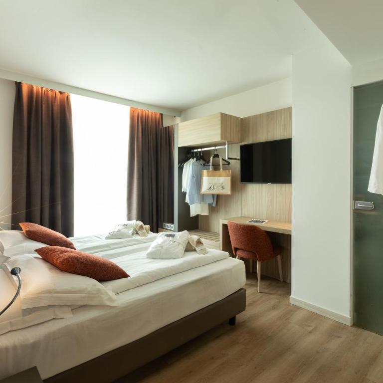 Ambassador Suite Hotel - Suite - 6