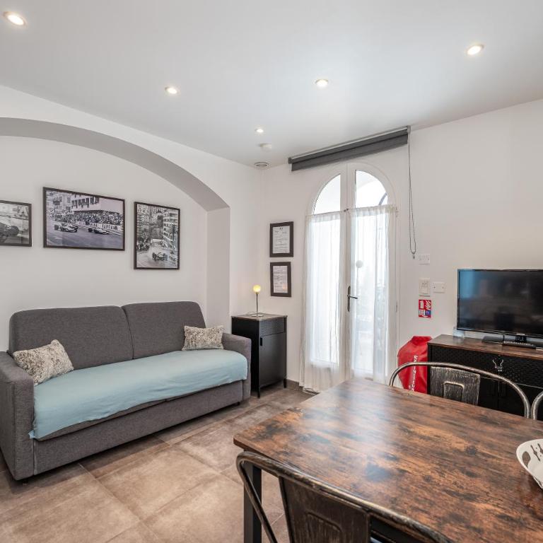 Le Mas d'Angeline-Vue mer panoramique, jardin partagé, parking, voiture indispensable, route étroite et pentue, à 10 min de Monaco - Studio avec Terrasse - 4