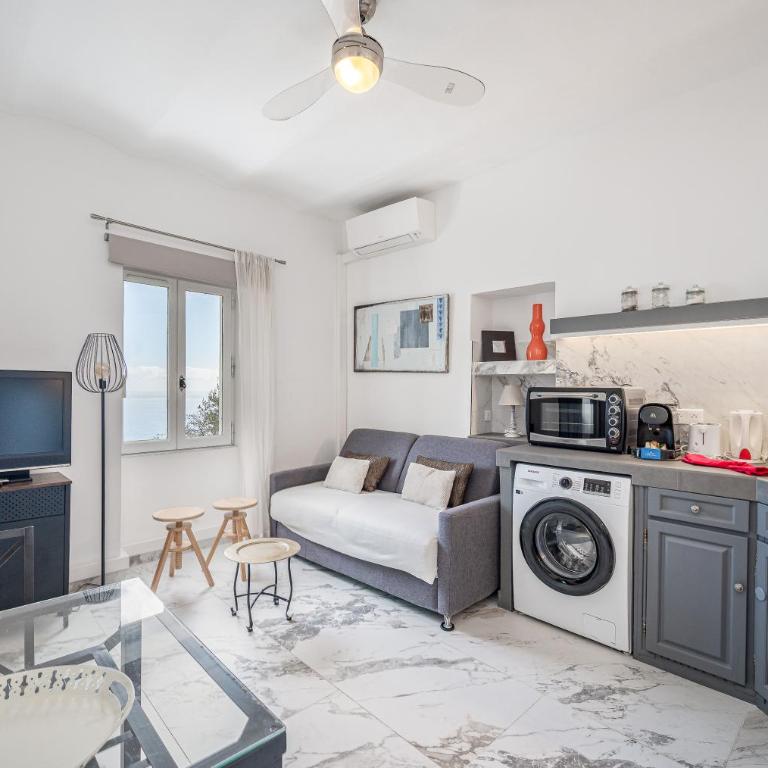 Le Mas d'Angeline-Vue mer panoramique, jardin partagé, parking, voiture indispensable, route étroite et pentue, à 10 min de Monaco - One-Bedroom Apartment with shower - with sea view - 6