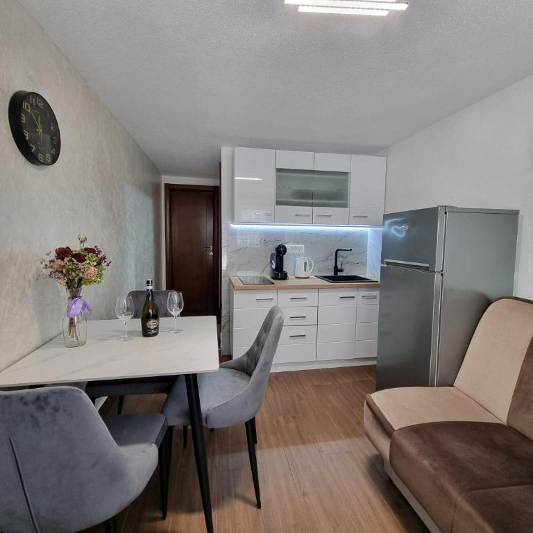 Apartments Ljubica Tivat - One-Bedroom Apartment - 2