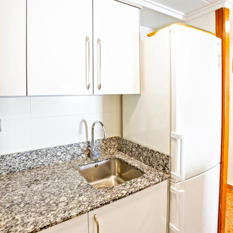 Florazar 2 Pool & Private Balcony - One-Bedroom Apartment - 8