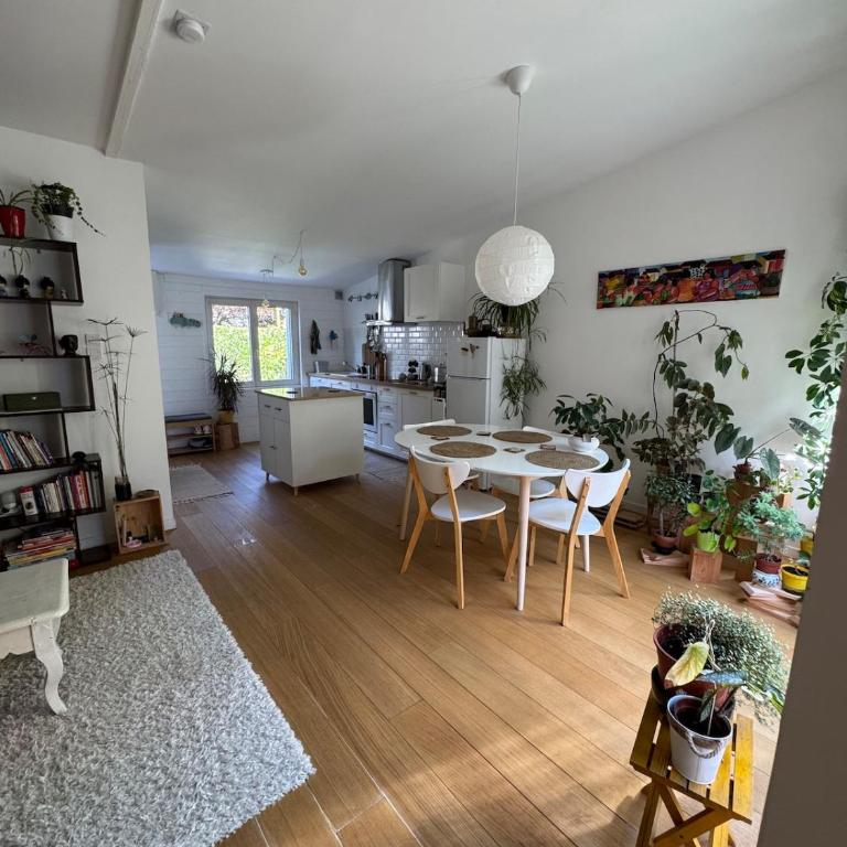 Charming 2 bedroom house beautiful garden and patio - Casa con 2 Camere da Letto - 48