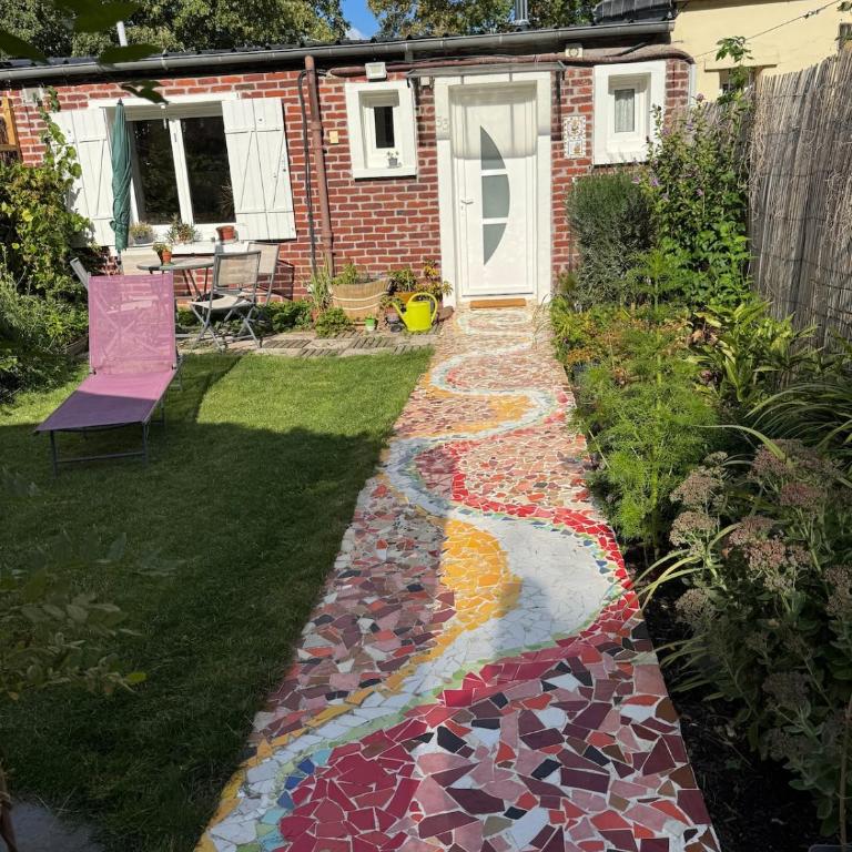 Charming 2 bedroom house beautiful garden and patio - Casa con 2 Camere da Letto - 53