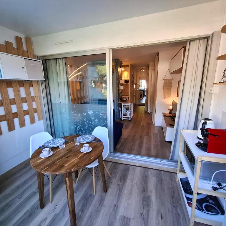 La frégate Port Camargue - proche plage, parking, WIFI, vélos - Appartement 1 Chambre - Vue sur Jardin - 12