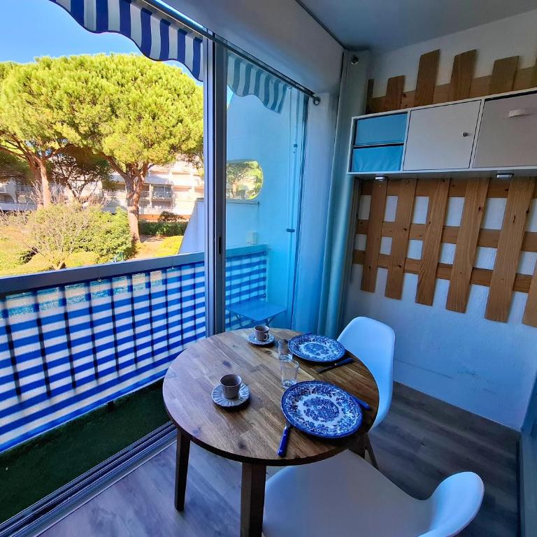 La frégate Port Camargue - proche plage, parking, WIFI, vélos - Appartement 1 Chambre - Vue sur Jardin - 9