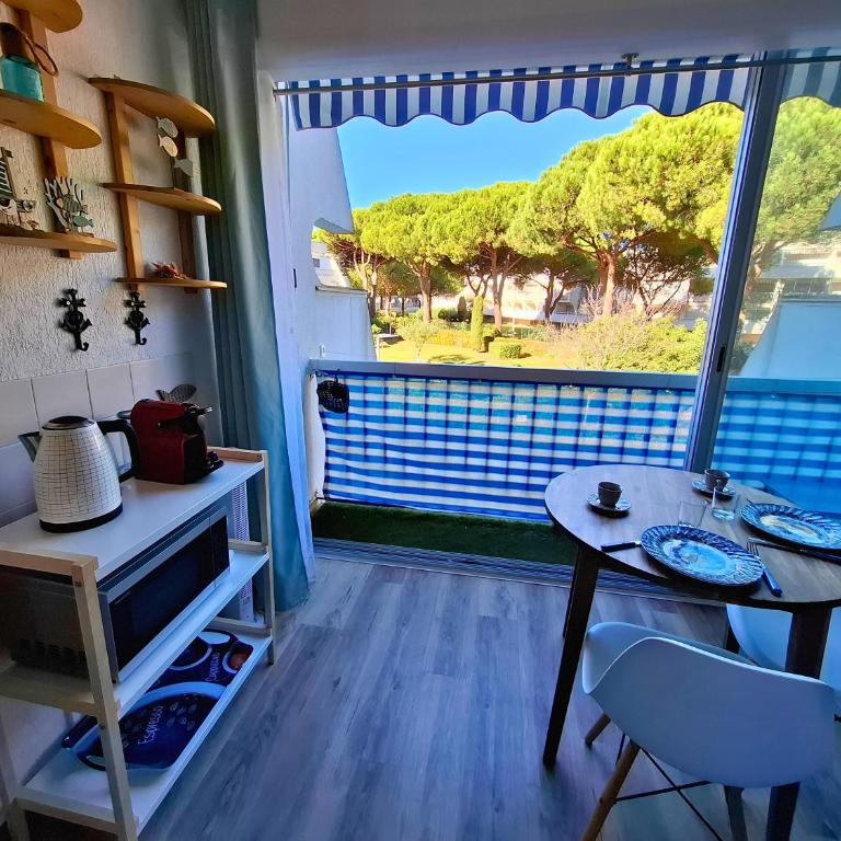 La frégate Port Camargue - proche plage, parking, WIFI, vélos - Appartement 1 Chambre - Vue sur Jardin - 17