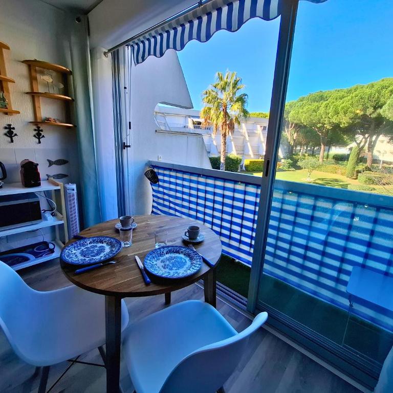 La frégate Port Camargue - proche plage, parking, WIFI, vélos - Appartement 1 Chambre - Vue sur Jardin - 14