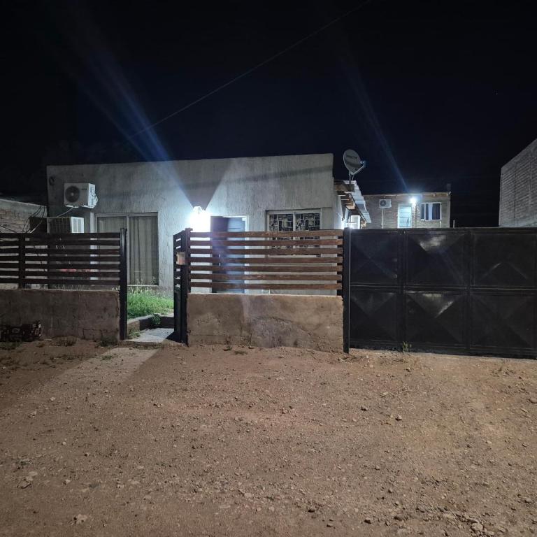 Luminosa y amplia casa en Añelo - Casa de 2 dormitorios - 9