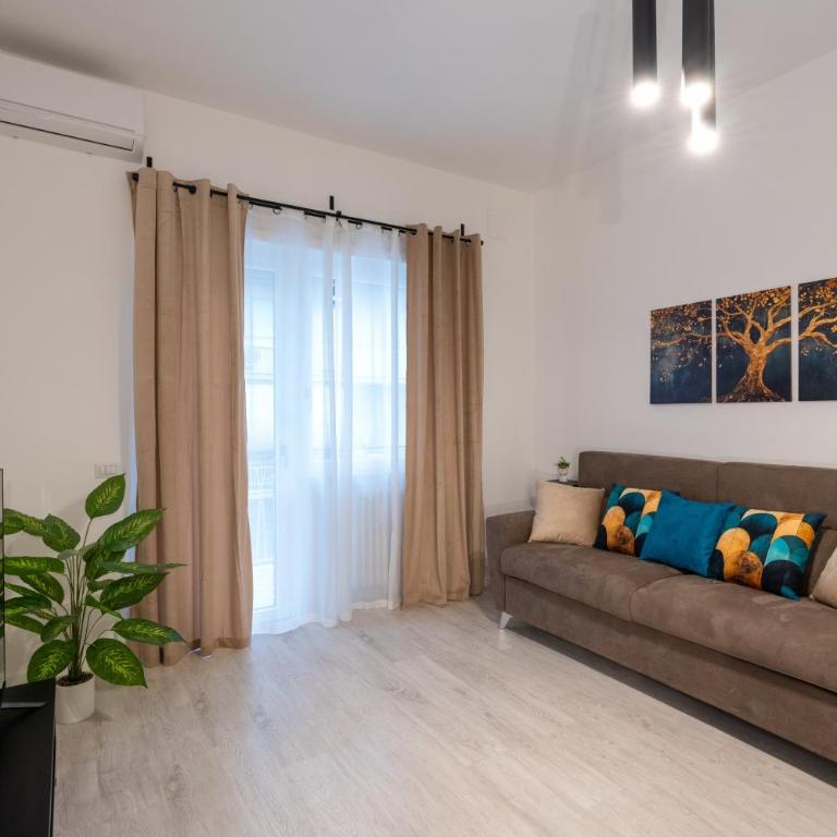 Tiburtina Flat - 600m to Metro B, Terrace, A-C - Appartamento con 1 Camera da Letto e Balcone - 2