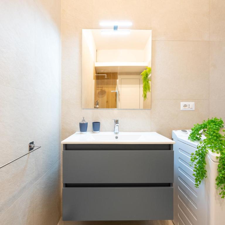 Tiburtina Flat - 600m to Metro B, Terrace, A-C - Appartamento con 1 Camera da Letto e Balcone - 15