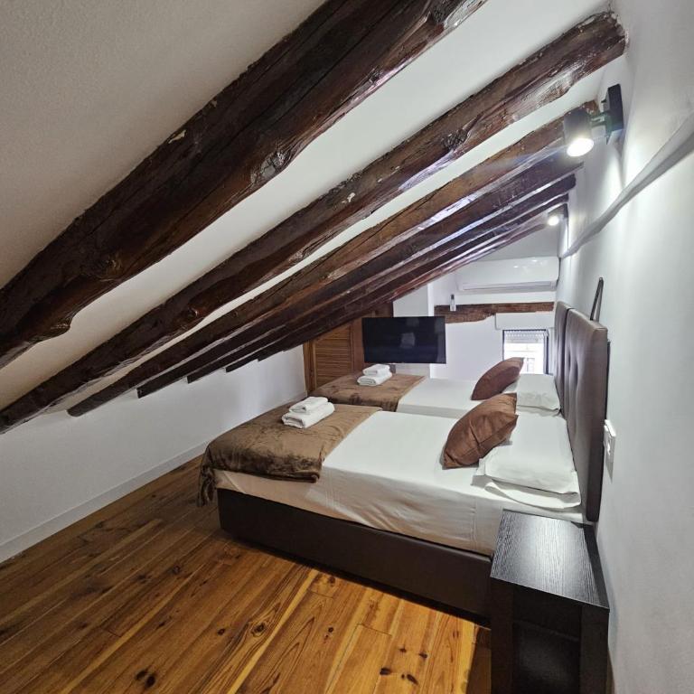 Hostal Arenal Madrid - Habitación Doble con baño privado - 2 camas - 1