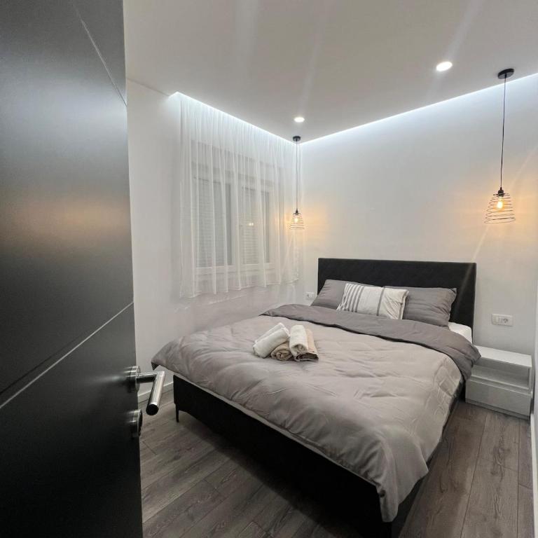 Millie Apartment - Cozy Stay with Parking - Two-Bedroom Apartment - 4