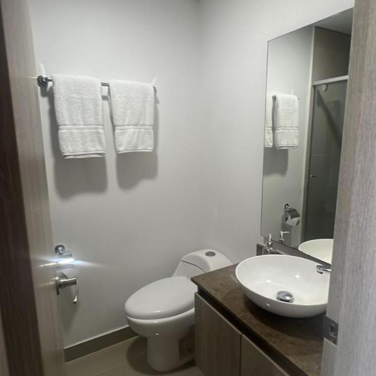 ocean drive magnifica vista y piscina - Two-Bedroom Deluxe Apartment with Ocean View - 13