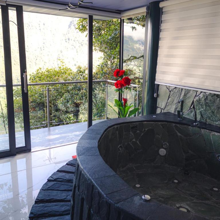 Pachamama Ecolodge Baños de Agua Santa - Deluxe Suite with Spa Bath - 6