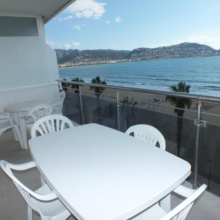Apartamento frente al mar para 6 con parking en Rosas - ES-204-80 - Apartment - 6