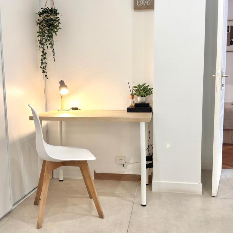 Central Studio - Bright & Modern - Private Terrace - AirCon - Near Train & Beach - Appartement 1 Chambre - 10