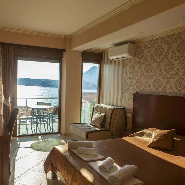 Hotel Velkom - Trokrevetna Soba s Terasom i Pogledom na More - 14