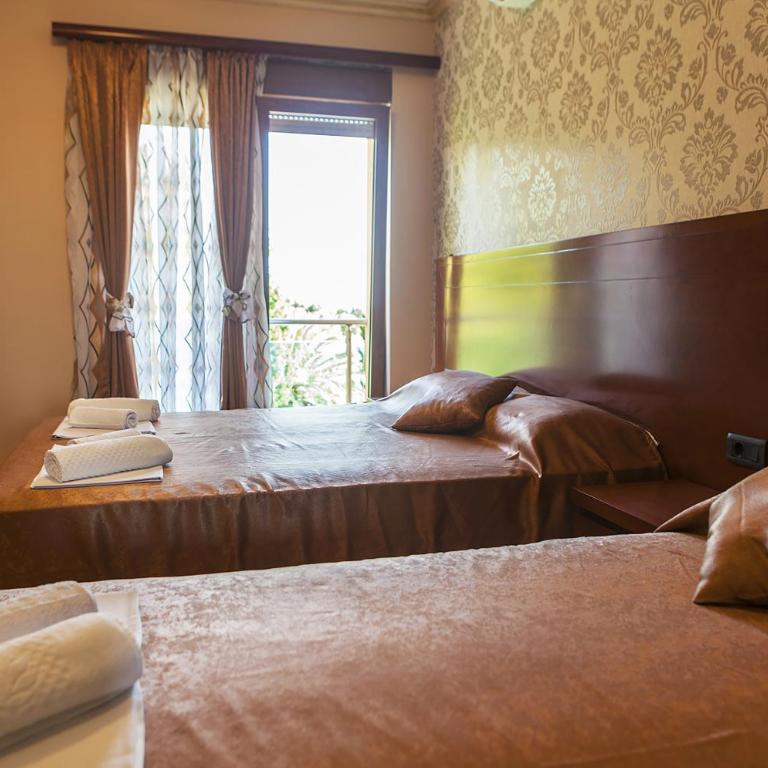Hotel Velkom - Trokrevetna Soba s Terasom i Pogledom na More - 15