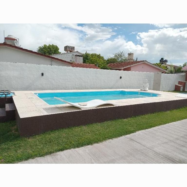 Casa con pileta,quincho y mas servicios para vos - Two-Bedroom House - 1