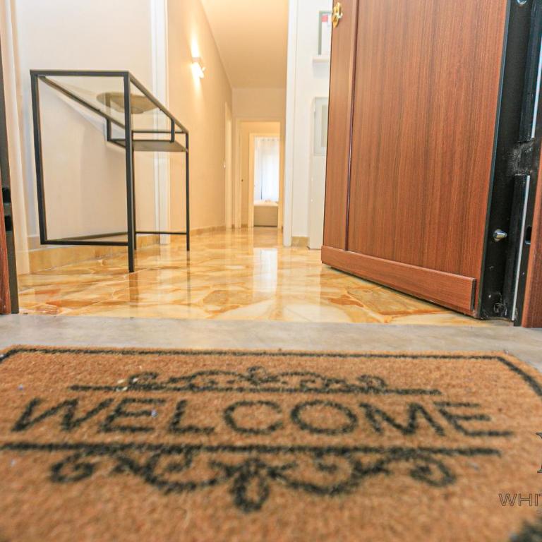 Magnolia house 3 bedrooms and 3 private Parking By ML WHITE HOUSE - Three-Bedroom Apartment - 12