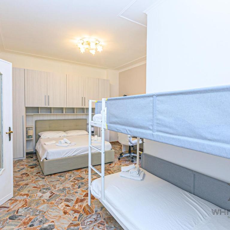 Magnolia house 3 bedrooms and 3 private Parking By ML WHITE HOUSE - Three-Bedroom Apartment - 11