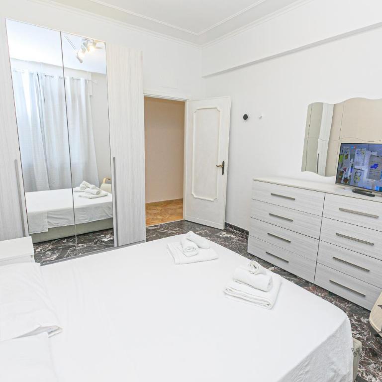 Magnolia house 3 bedrooms and 3 private Parking By ML WHITE HOUSE - Three-Bedroom Apartment - 29