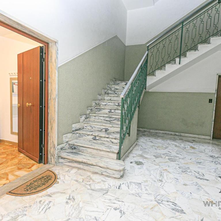 Magnolia house 3 bedrooms and 3 private Parking By ML WHITE HOUSE - Three-Bedroom Apartment - 43