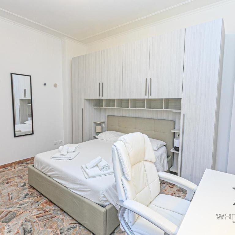 Magnolia house 3 bedrooms and 3 private Parking By ML WHITE HOUSE - Three-Bedroom Apartment - 39
