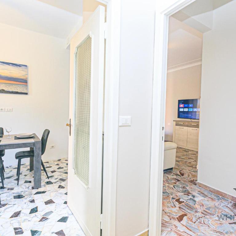 Magnolia house 3 bedrooms and 3 private Parking By ML WHITE HOUSE - Three-Bedroom Apartment - 40