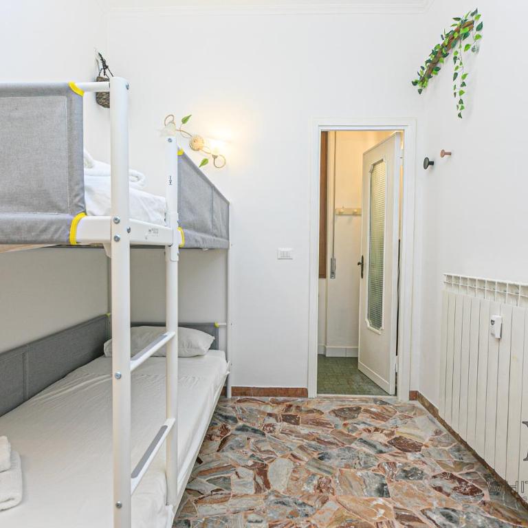 Magnolia house 3 bedrooms and 3 private Parking By ML WHITE HOUSE - Three-Bedroom Apartment - 33