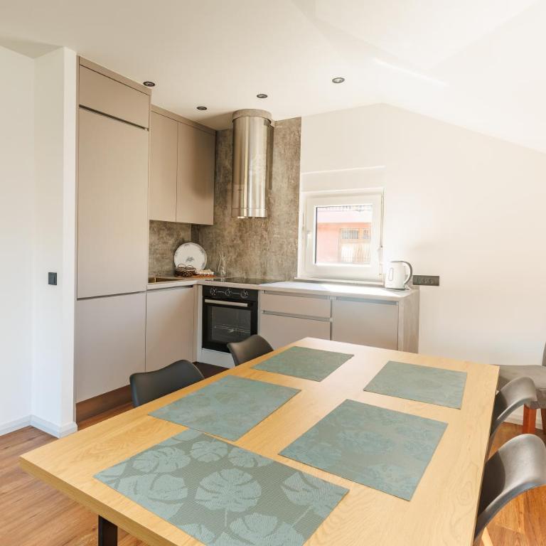 New & Modern 2 apartments with free parking in Sarajevo - Apartman sa 1 Spavaćom Sobom - 2