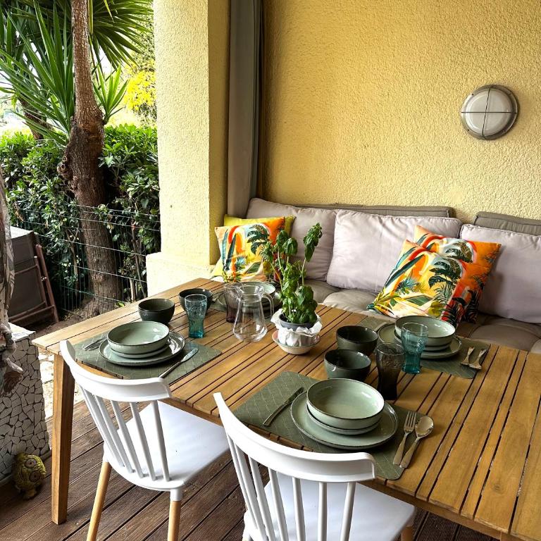 Appartement classé 4 étoiles Le Jardin sur la Mer avec PISCINES - Appartement Ressourçant végétation méditerranéenne, - Appartement 1 Chambre - Vue sur Mer - 11