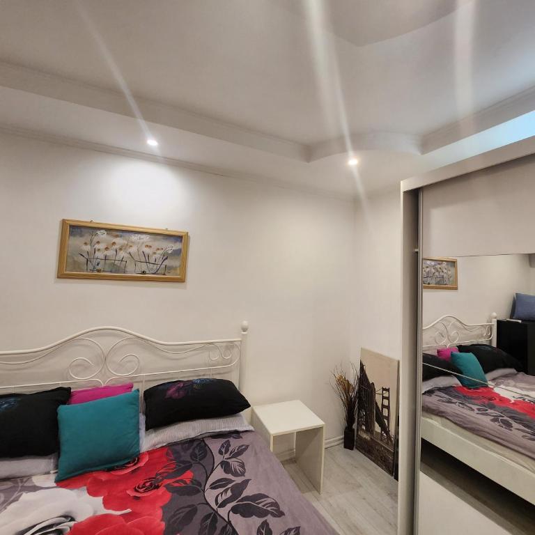 Walk Everywhere - Old Town Apartment - One-Bedroom Apartment - 14