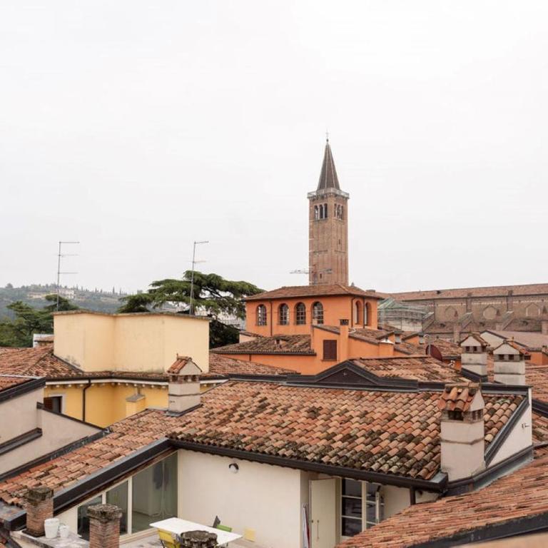 SWEETHOME DOMUS 250mq nel centro di Verona con vista sul Teatro Romano - Appartamento Loft con 2 Camere da Letto - 35
