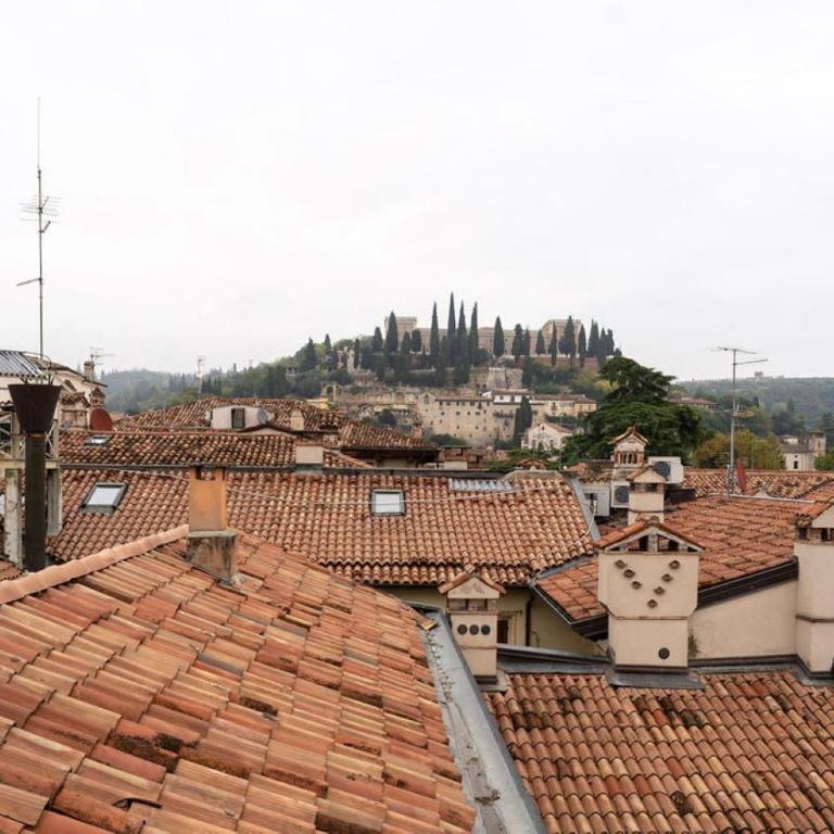 SWEETHOME DOMUS 250mq nel centro di Verona con vista sul Teatro Romano - Appartamento Loft con 2 Camere da Letto - 36