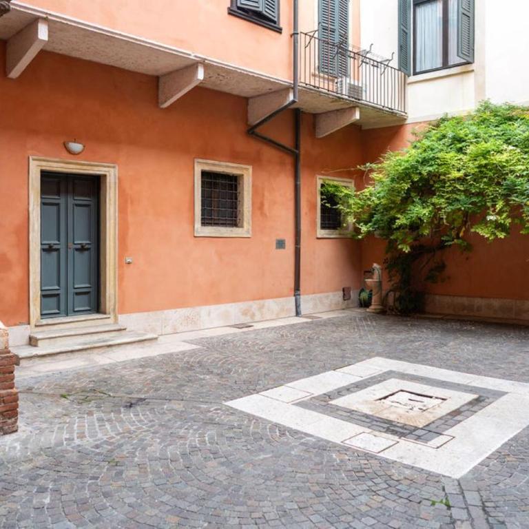 SWEETHOME DOMUS 250mq nel centro di Verona con vista sul Teatro Romano - Appartamento Loft con 2 Camere da Letto - 49