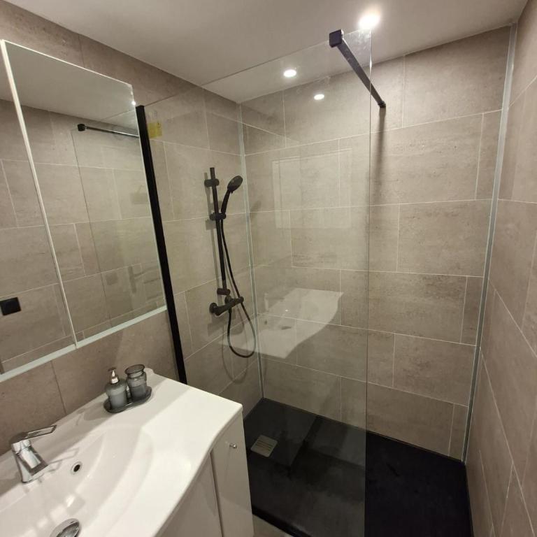 Lumineux T3 neuf face pistes - 2 chambres 6 personnes - Rez de jardin panoramique - Parking Privé - Appartement 2 Chambres - 6