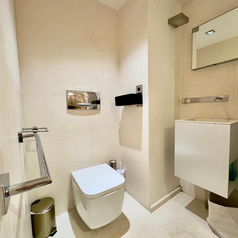 Luxueux 100m2 Croisette 5 étoiles - Vue mer Terrasse & Jacuzzi - Accès direct plage Miramar - Appartement 2 Chambres avec Terrasse et Vue sur la Mer - 23