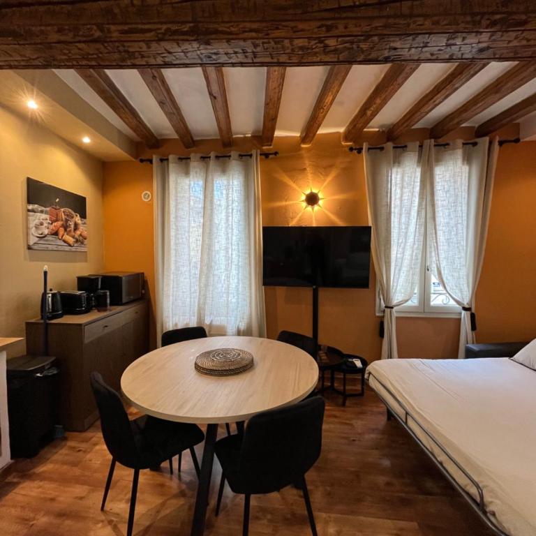 Logement studio avec vue sur le centre Historique - Appartamento con 1 Camera da Letto - 9