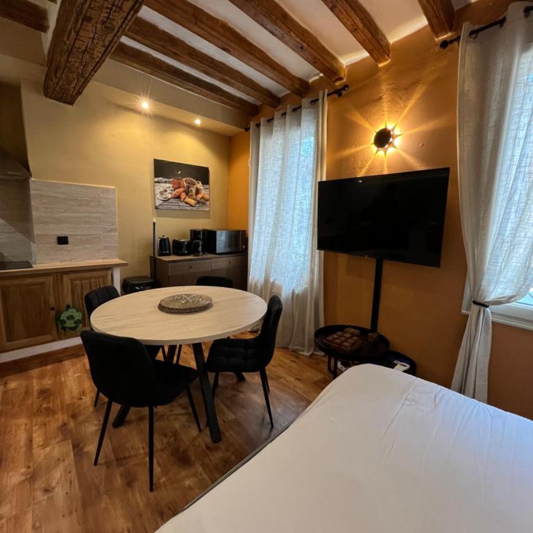 Logement studio avec vue sur le centre Historique - Appartamento con 1 Camera da Letto - 11