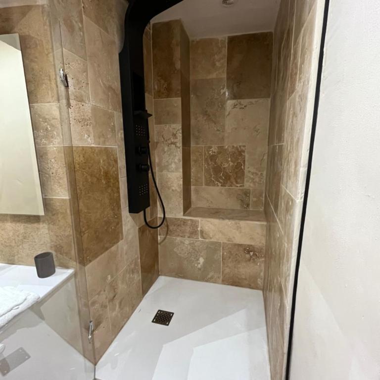 Logement studio avec vue sur le centre Historique - Appartamento con 1 Camera da Letto - 17