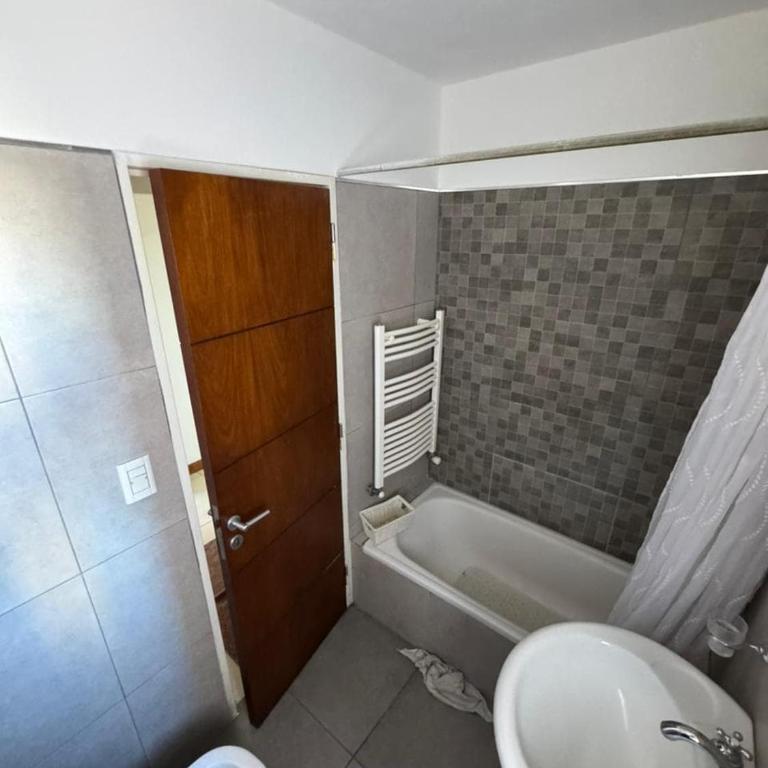 Lujoso y amplio departamento en alquiler - Apartamento de 2 dormitorios - 16