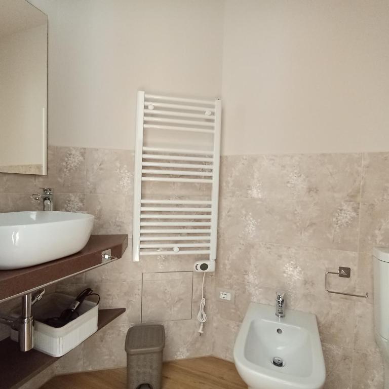 Verga 29 House - Double Room with Private Bathroom - 13