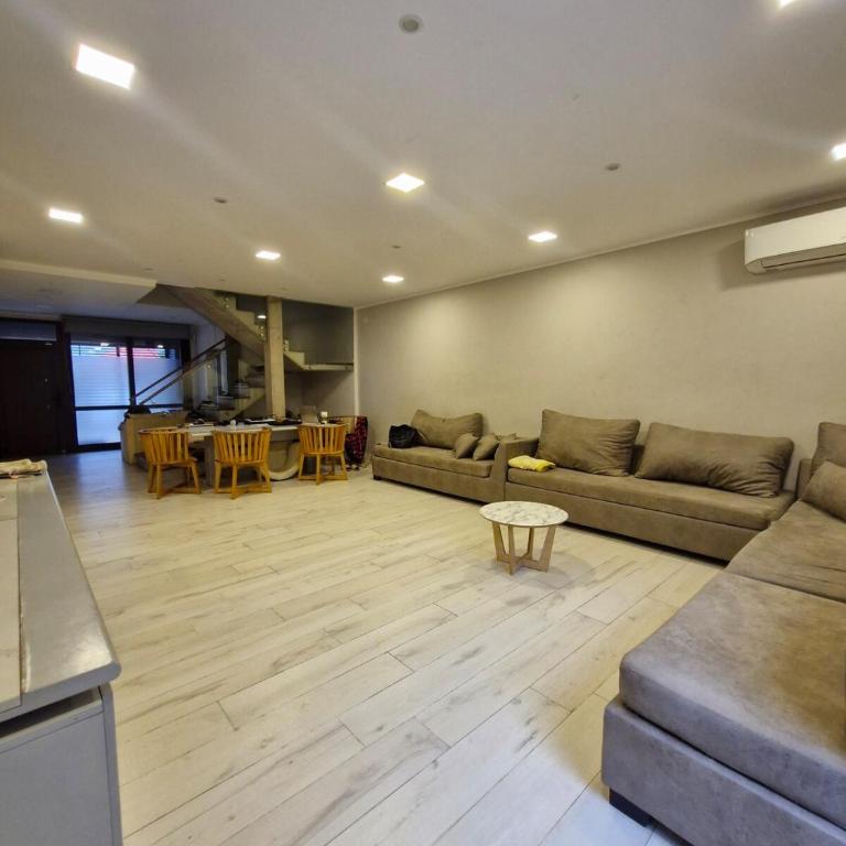 Casa moderna en barrio residencial de CABA - Casa de 4 dormitorios - 5