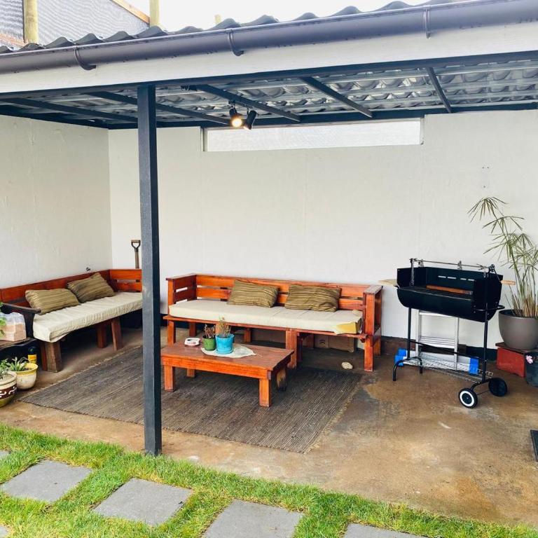Casa familiar cerca del aeropuerto y centros comerciales - Three-Bedroom House - 23