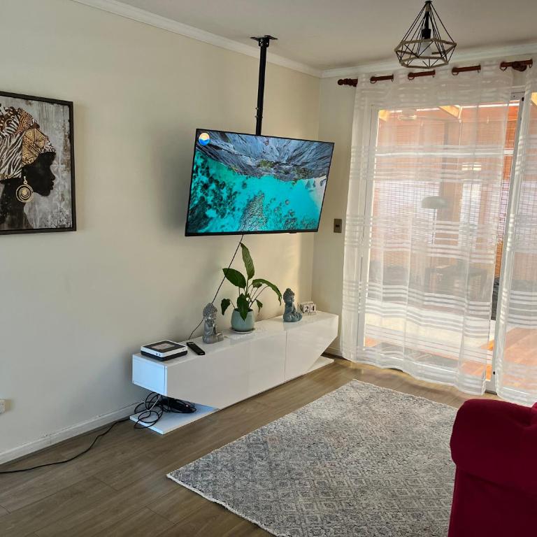 Casa familiar cerca del aeropuerto y centros comerciales - Three-Bedroom House - 7