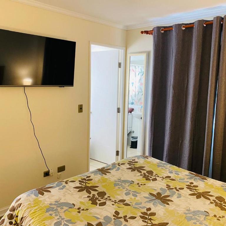 Casa familiar cerca del aeropuerto y centros comerciales - Three-Bedroom House - 12