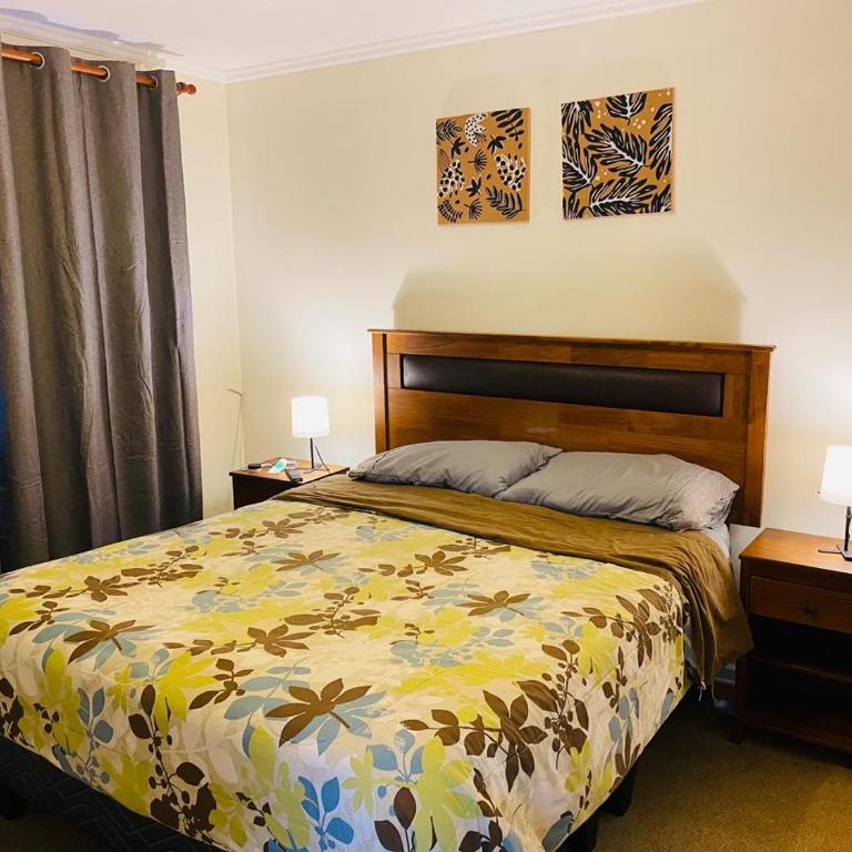 Casa familiar cerca del aeropuerto y centros comerciales - Three-Bedroom House - 14