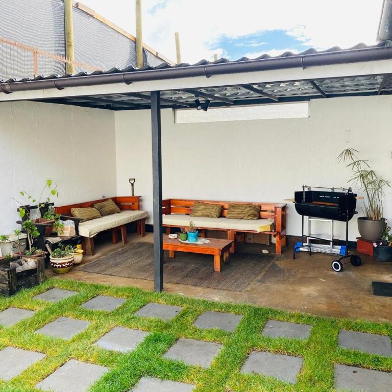 Casa familiar cerca del aeropuerto y centros comerciales - Three-Bedroom House - 24