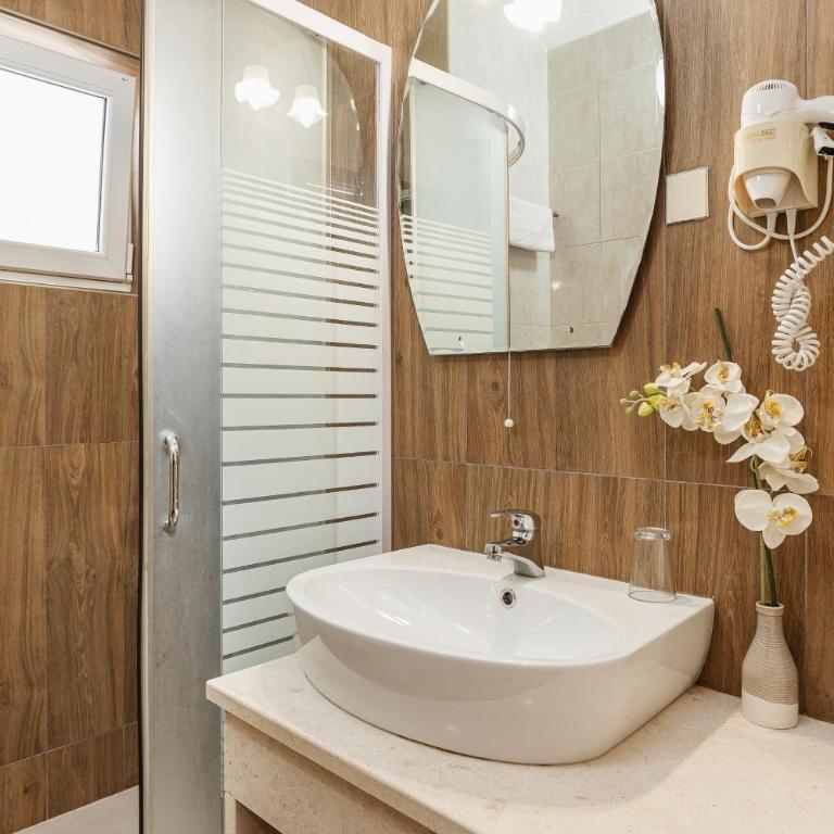 Sun Village Aparthotel - One-Bedroom Apartment - 4